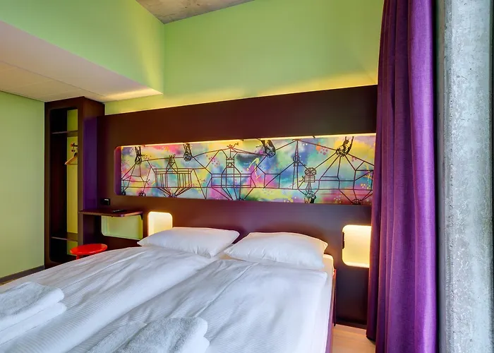 Meininger East Side Gallery Otel 3*