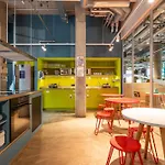 Meininger East Side Gallery