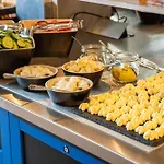 Meininger East Side Gallery