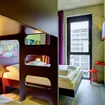 Meininger East Side Gallery Berlin