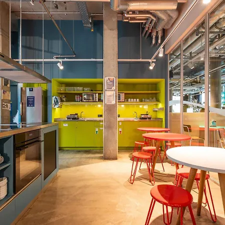 Meininger East Side Gallery