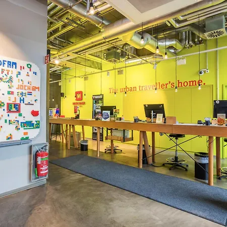 ماينينجر إيست سيد غاليري 3*