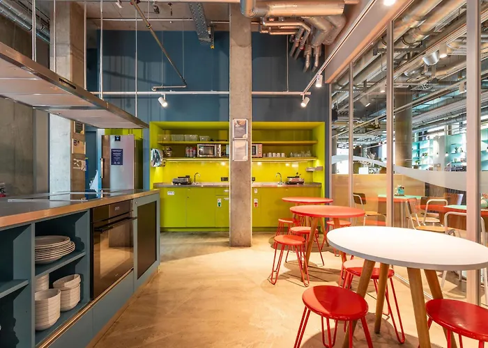 ماينينجر إيست سيد غاليري