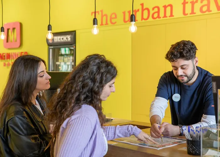 ماينينجر إيست سيد غاليري فندق